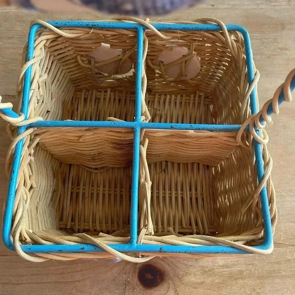 Vintage Beach/Picnic silverware caddy w ceramic shell accents